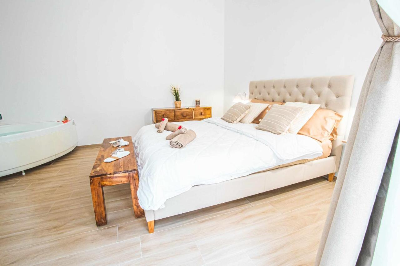 Cas358 Luxury Suite บารี ภายนอก รูปภาพ